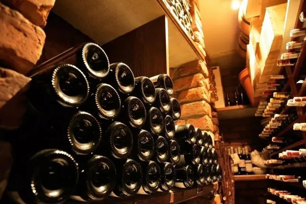 punt wine bottle bottiglia di vino punt