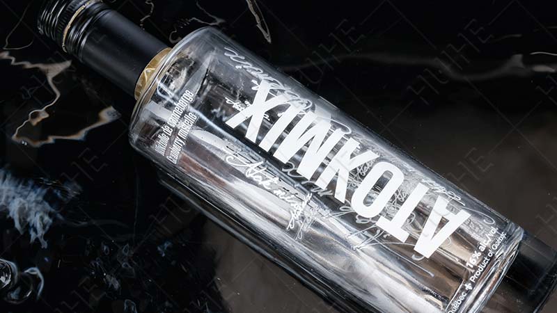 Custom vs Standard Glass Bottles-printing logo Logo di stampa di bottiglie di vetro personalizzato o standard