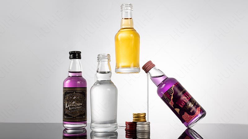 Guide to Small Liquor Bottles - mini spirits bottles Guida alle piccole bottiglie di liquore - mini bottiglie di liquori