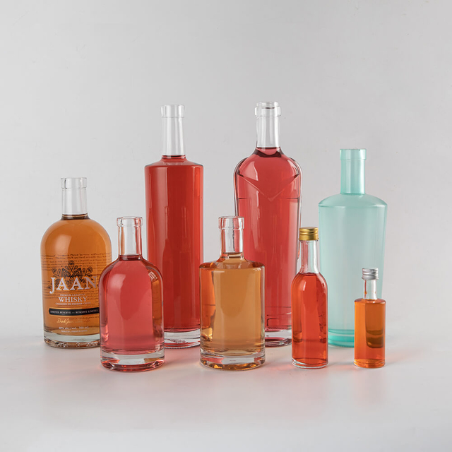 500 ml da 750 ml di round quadrato vuoto rotondo personalizzato bottiglie di vetro alcolico in massa