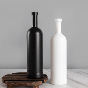 Bottiglie di vetro per liquori bianche nere alte e snelle rotonde da 750 ml