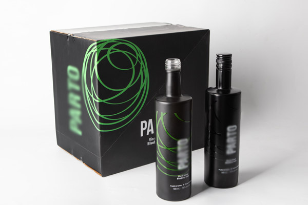 confezione di bottiglie di liquore