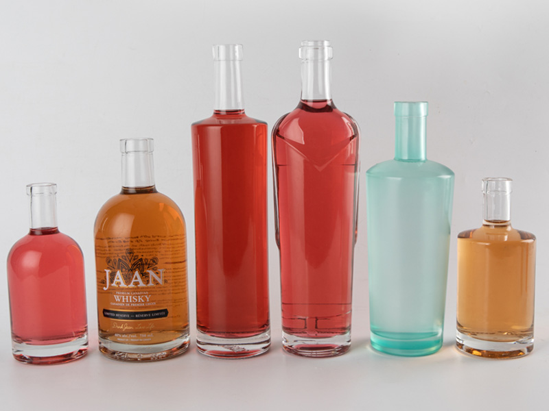 bottiglie di vodka in vetro