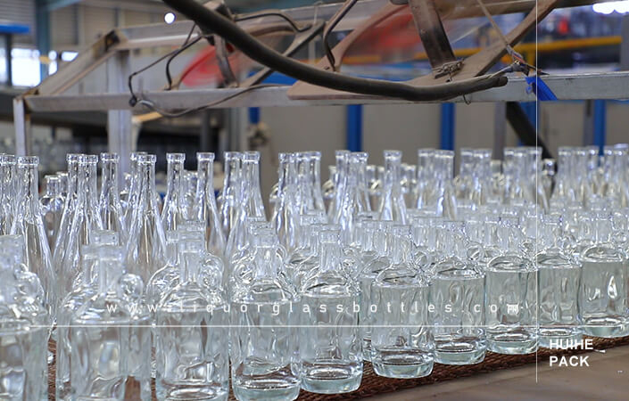 Bottiglie di vetro finite