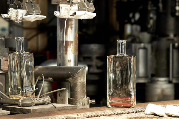 fabbrica di bottiglie di liquori
