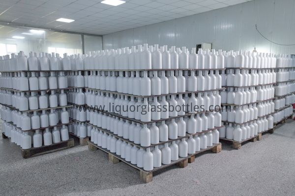 fabbrica di bottiglie di vetro a liquore