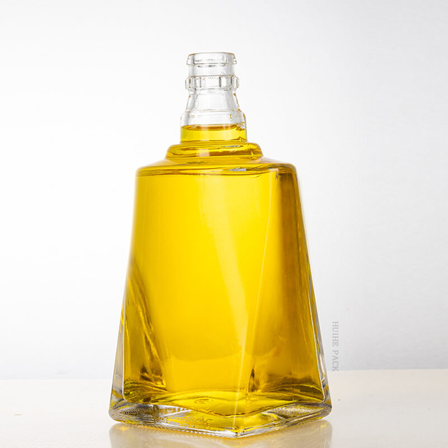 Bottiglia di liquore in vetro inferiore e spalla rotonda quadrata