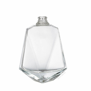 Design geometrico bottiglia di liquore in vetro sfaccettato angolare