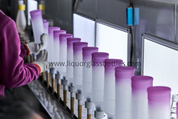 bottiglia di liquore in vetro rivestito