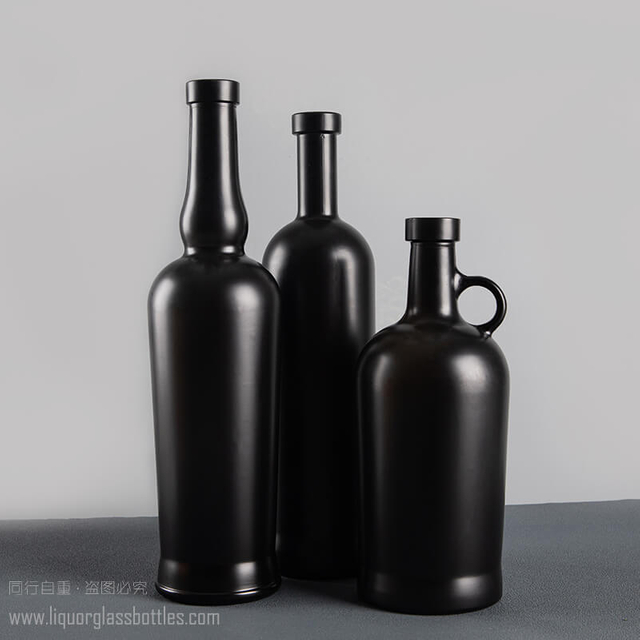 Confezione in vetro Tequlia Vodka Whiskey con rivestimento nero da 75 CL