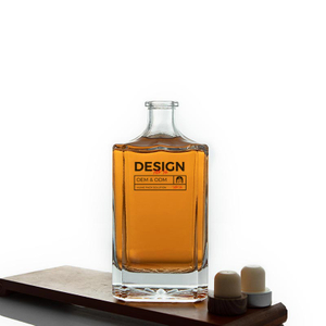 Decanter per bottiglia di whisky bourbon in vetro spesso quadrato da 650 ml