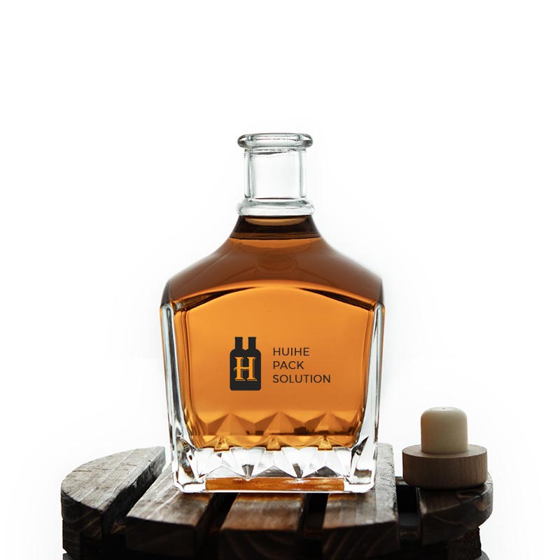 Bottiglia di whisky in vetro quadrato da 750 ml con tappo in sughero