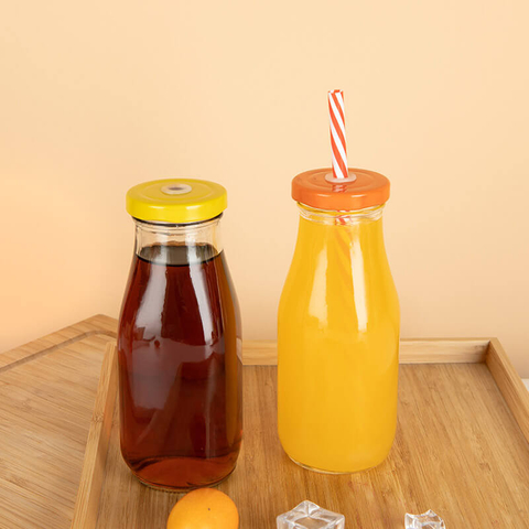 Bottiglia da caff&egrave; classica in vetro a collo largo con cannuccia e coperchio