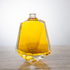 Design geometrico bottiglia di liquore in vetro sfaccettato angolare