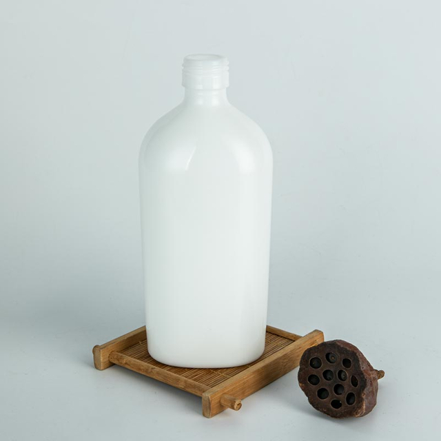 Bottiglia di vino in ceramica bianca ovale da 450 ml