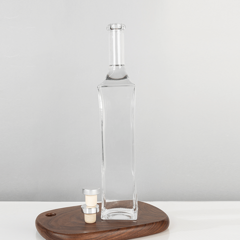 Bottiglia per alcolici in vetro allungata da 700 ml di curve eleganti