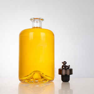 Bottiglia di liquore a spalla arrotondata inferiore rientrata