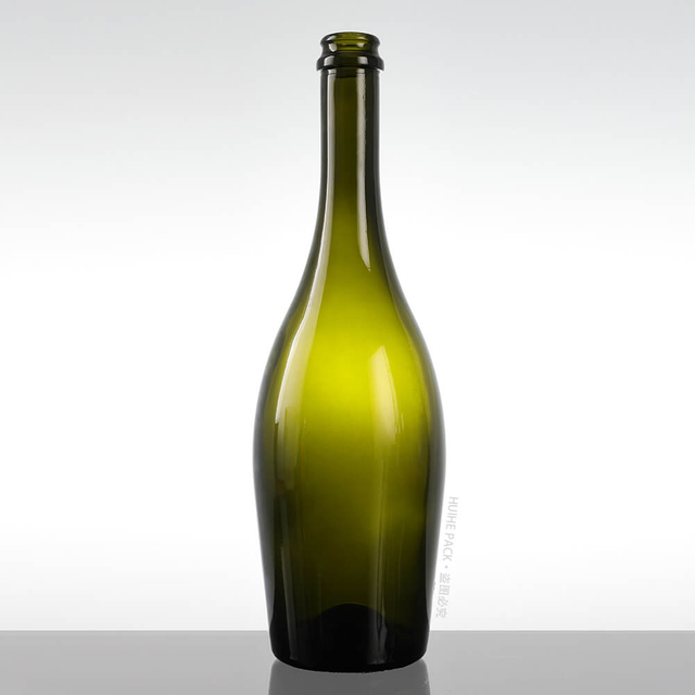 Bottiglia di sidro in vetro a bulbo curvo verde scuro da 750 ml con tappo a corona