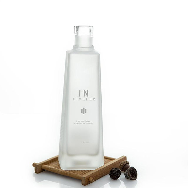 Bottiglia di liquore in vetro ghiacciato personalizzata