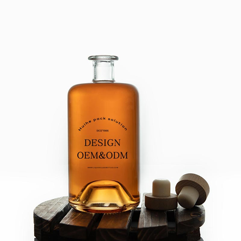 Bottiglia di liquore in vetro erborista