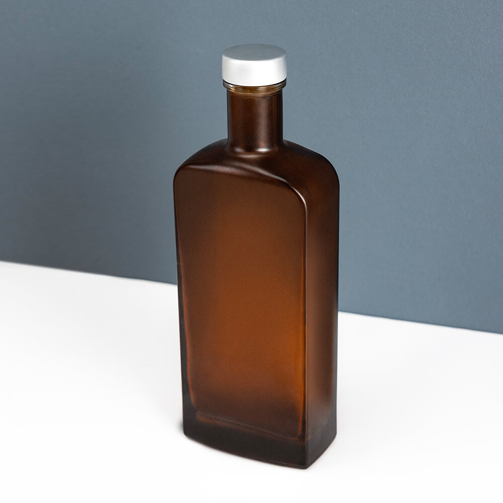 bottiglia di liquore ambrato