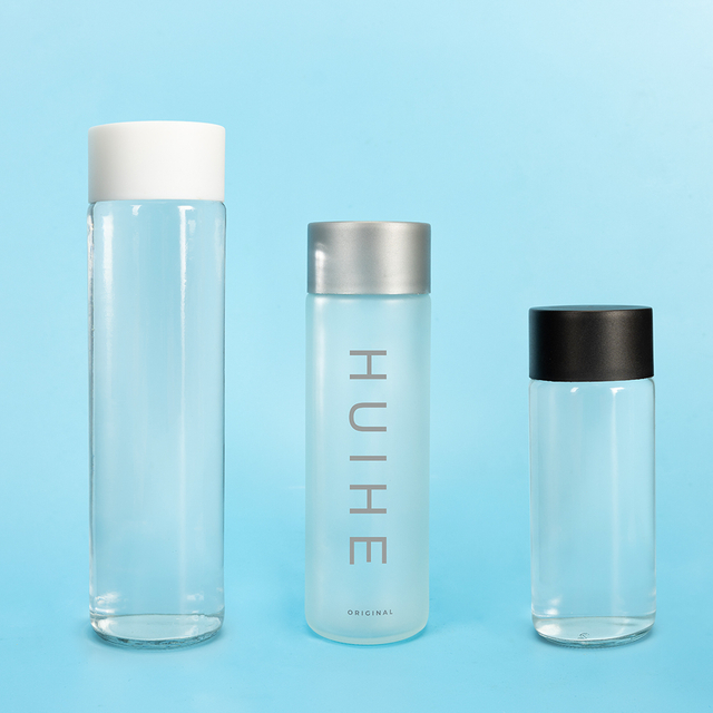 Bottiglia cilindrica in vetro per acqua naturale Voss Artesian con tappo a vite