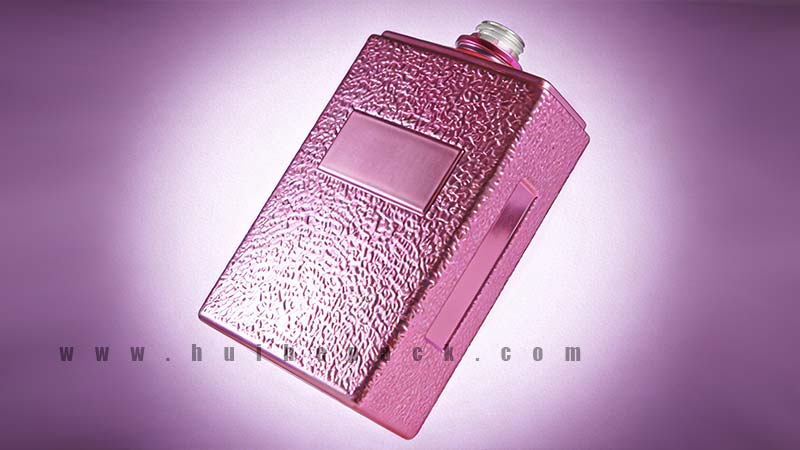 Bottiglie di whisky rotonde o quadrate: decorazione per bottiglia quadrata