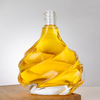 Ondulazioni irregolari bottiglia di brandy con curve fluide lisce