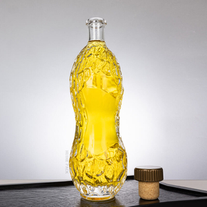 Bottiglia di whisky in vetro chiaro irregolare da 750 ml con sughero personalizzato