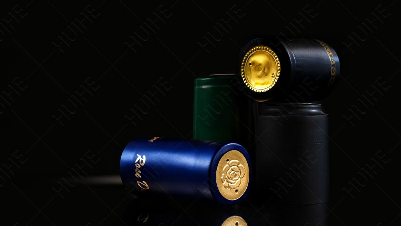 Diverse dimensioni di bottiglie di vodka in vetro: chiusure per bottiglie di vodka