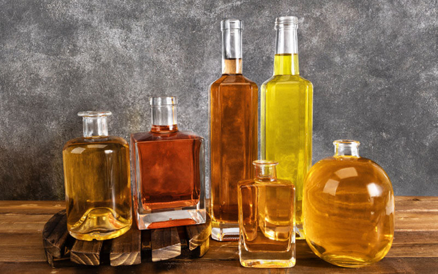 bottiglia di liquore Disponibile