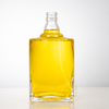 Bottiglia di liquore in vetro inferiore e spalla rotonda quadrata