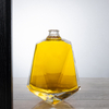 Design geometrico bottiglia di liquore in vetro sfaccettato angolare