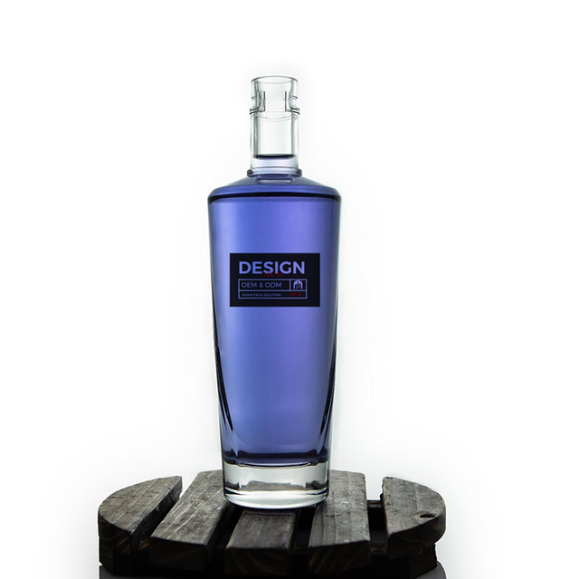 Bottiglia di alcool in vetro di sughero trasparente rotondo