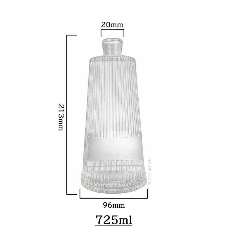 Capacit&agrave; in bottiglia liquore a costola verticale affusolata