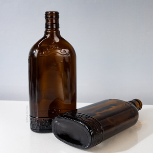 Bottiglia di birra a vetro vuota con incisione da 500 ml con tappo a vite