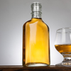 Bottiglia di liquore in vetro piatto all'ingrosso personalizzata da 125 ml con tappo a vite