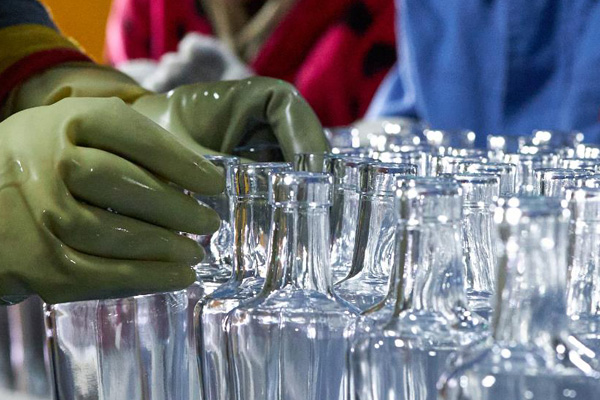 bottiglia di liquore in vetro di sughero