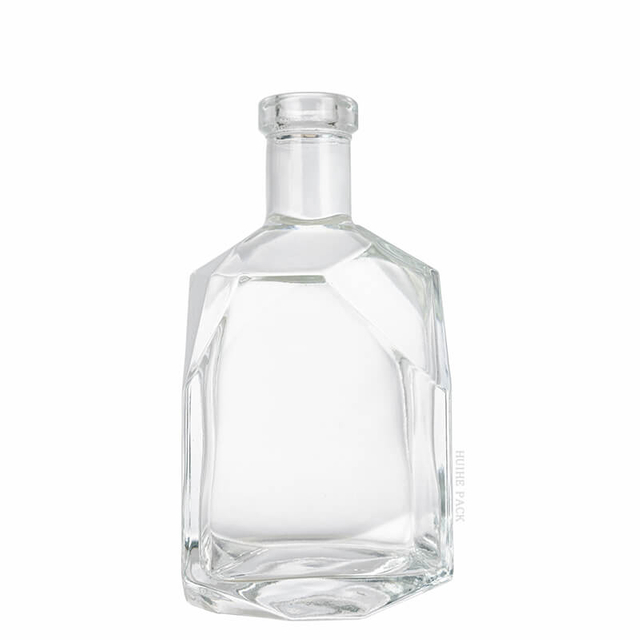 Struttura angolare irregolare Bottiglia di liquore a bordi sfaccettati