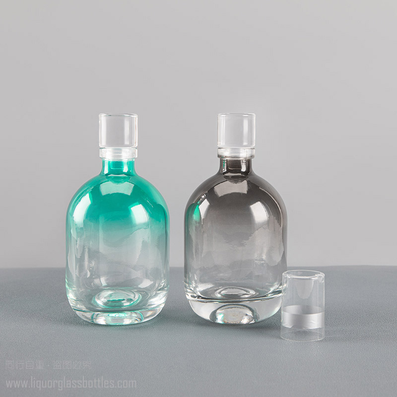 Bottiglia di vetro per liquore aromatizzato alla frutta grigio verde con rivestimento sfumato da 500 ml