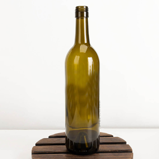 Bottiglia di vetro da vino con tappo a vite con etichetta personalizzata con rientranza