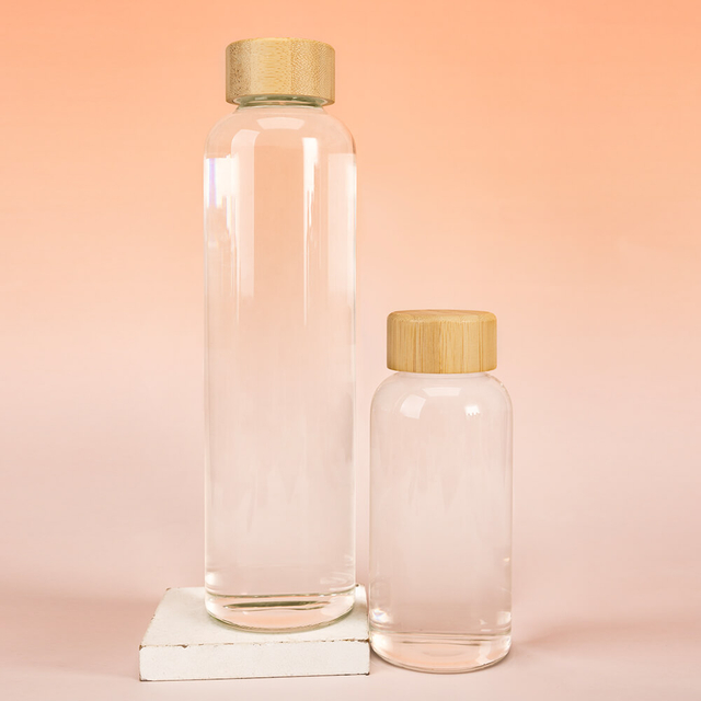 Borraccia personalizzata per acqua in vetro borosilicato trasparente con tappo in bamb&ugrave;