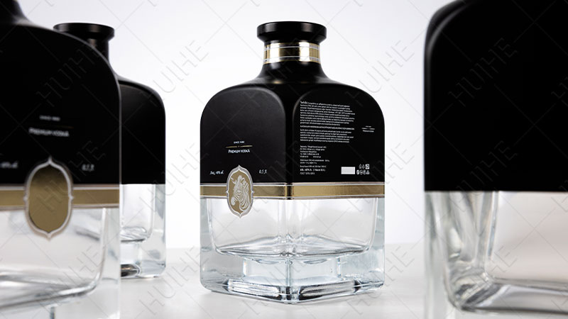 Dimensioni della bottiglia di liquore da 70 cl vs 750 ml: bottiglia di liquore da 70 cl