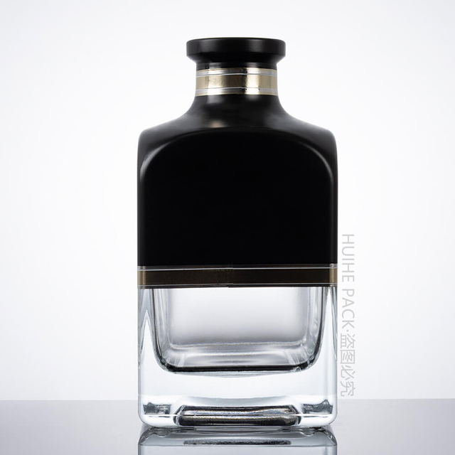 Bottiglia di whisky in vetro quadrato dal design nero opaco da 500 ml e 700 ml