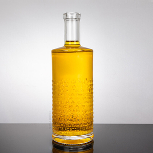 Lettere rialzate bottiglia di liquore in vetro a cilindro