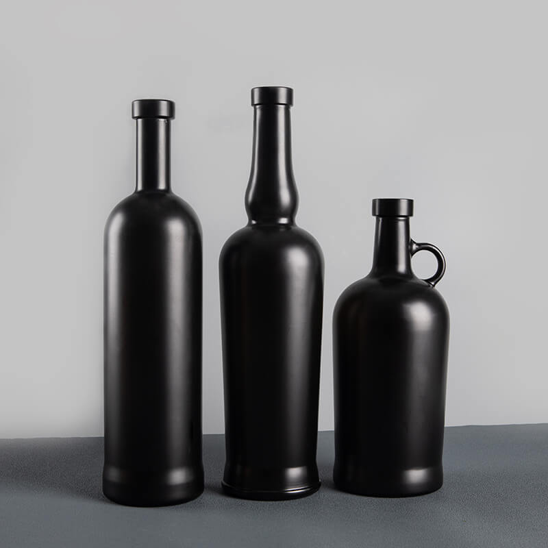 bottiglia di vetro per liquore nero
