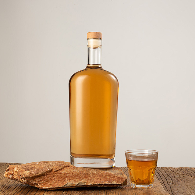 Bottiglia di liquore in vetro di pallone ovale Philly con tappo di tazza