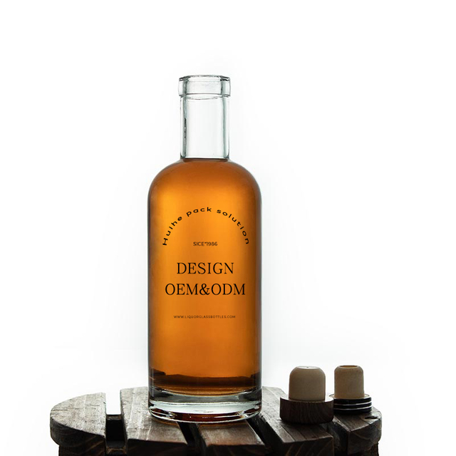 Aspetto barra bottiglia di liquori in vetro trasparente