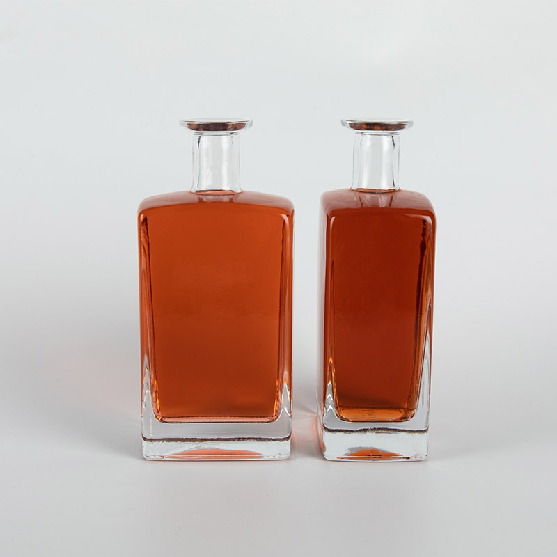 bottiglia di liquore in vetro