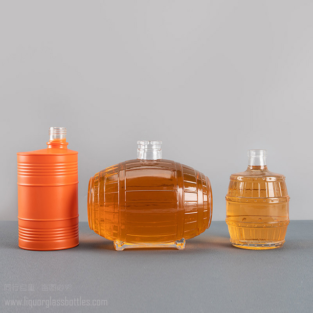 Confezione unica personalizzata di liquore in botte di whisky, bottiglia di barile di vetro, botte di vetro
